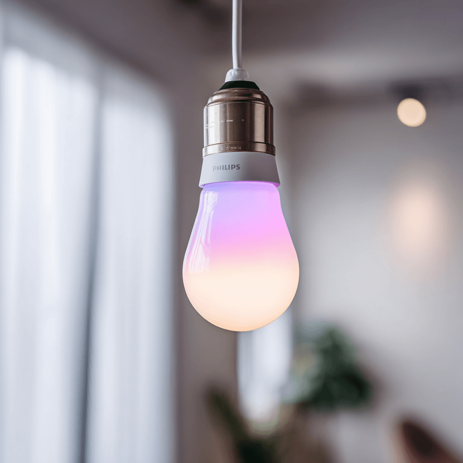 Philips Hue White & Color Ambiance E27 im LED-Lampen Test – hochwertige Glaslampe mit warmem Licht und Smart-Home-Steuerung über App.